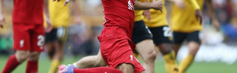  利物浦逆转绝杀热刺登顶积分榜  