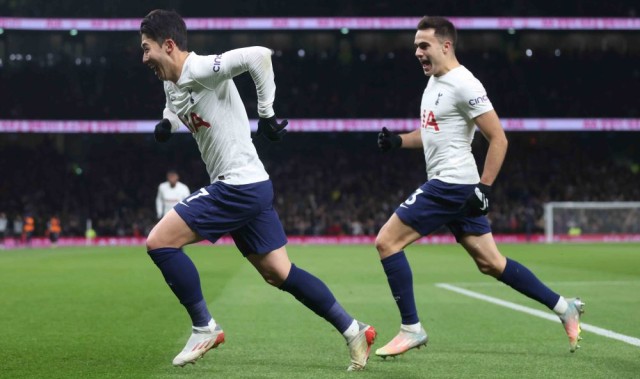  曼联租借妖星爆发，独造三球击退布伦特福德  