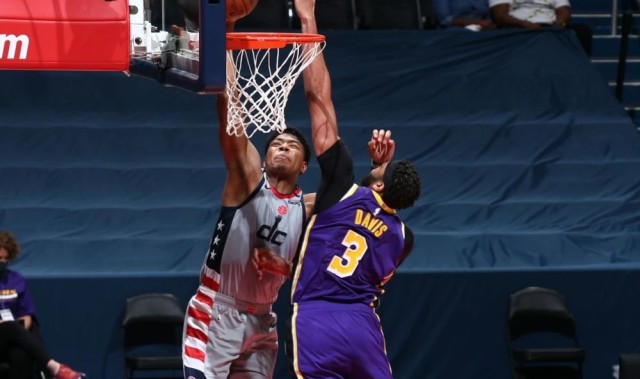  八村塁26分湖人险胜雷霆  