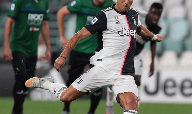  尤文图斯争议判罚受益保住联赛领头羊位置  