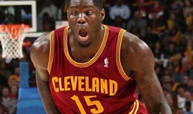  浓眉哥内线称霸湖人客场复仇成功国王