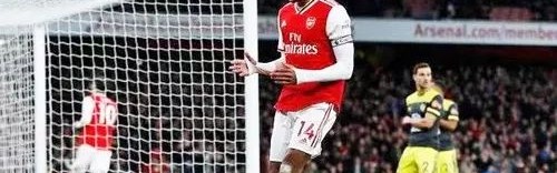  阿森纳防线失误造致命失球  