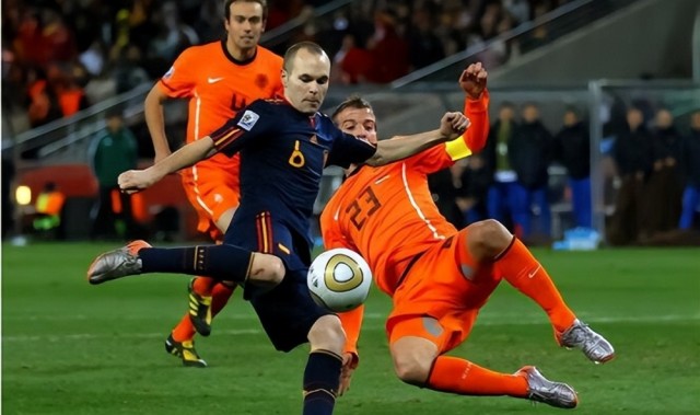  佛罗伦萨防守反击犀利，客场逼平传统强队