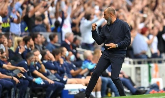  热刺双杀曼城创历史，库卢塞夫斯基导演逆转  