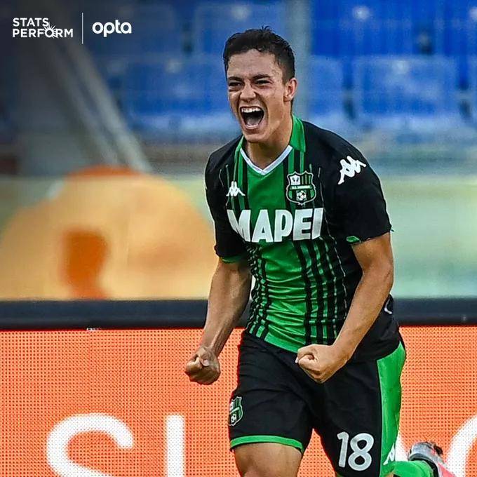  曼联C罗替补登场攻入制胜头球  