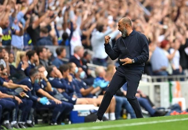  热刺双杀曼城创历史，库卢塞夫斯基导演逆转  