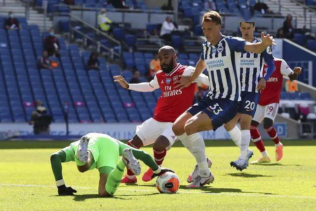  狼队客场逼平水晶宫，吉姆内斯头槌破门保住平局  