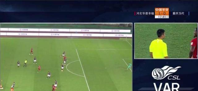  裁判判罚引发争议，VAR介入改变多场关键战役走向  