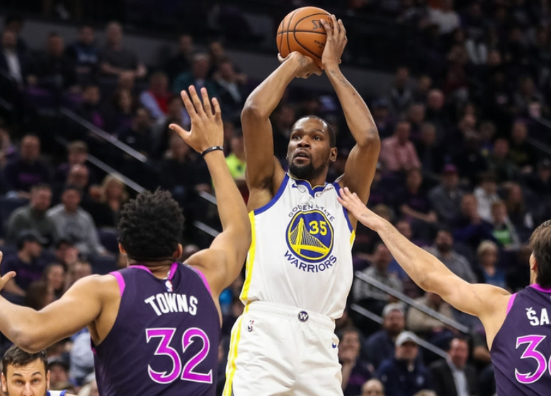  勇士豪取十连胜登顶西部，库里单节轰下二十一分