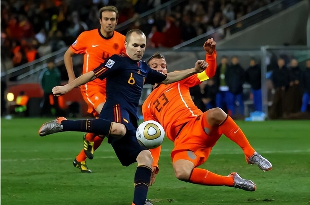  佛罗伦萨防守反击犀利，客场逼平传统强队